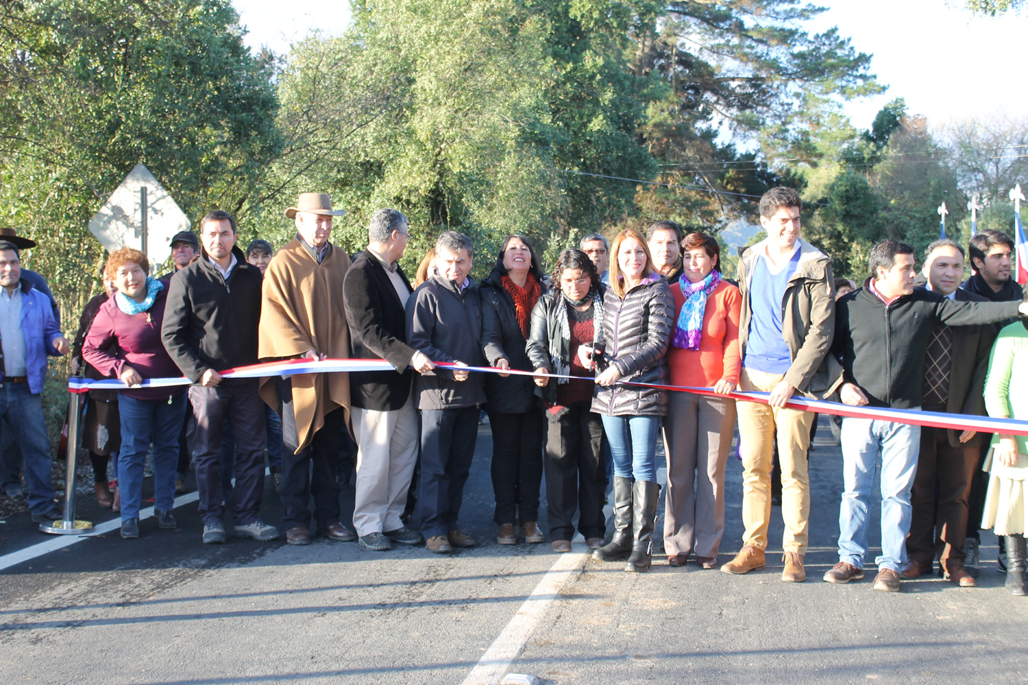 Inauguran asfalto en el camino del Embalse Ancoa en Linares